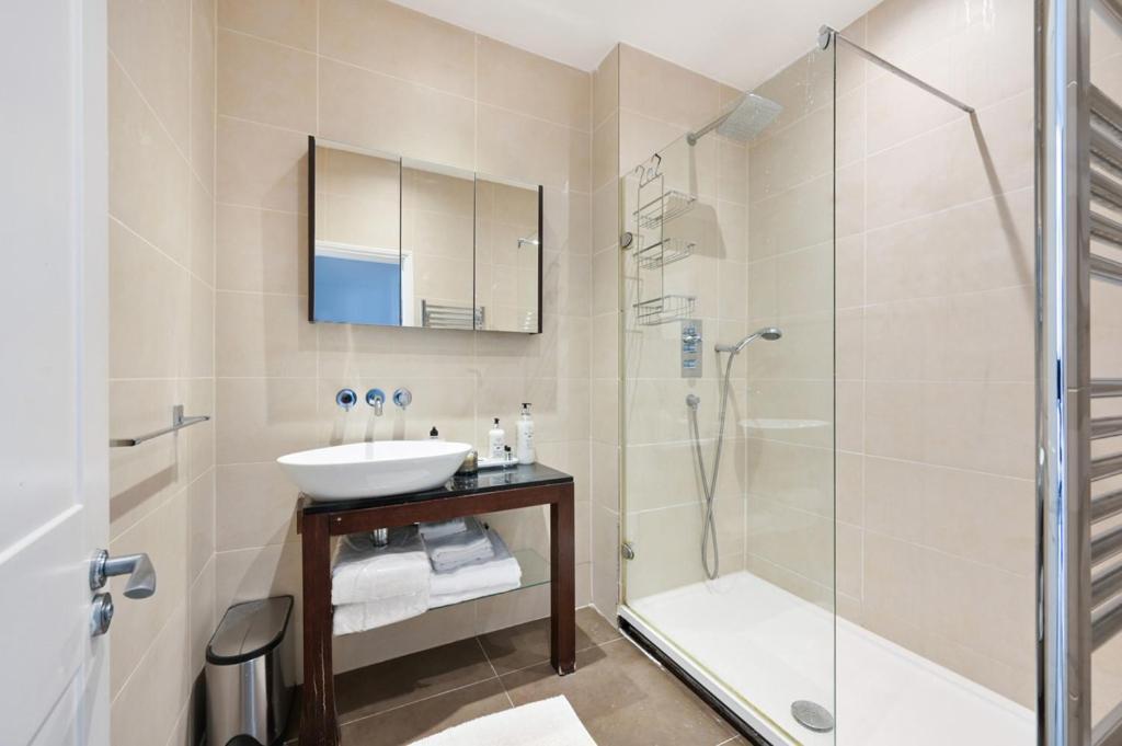 Cozy Hideaway In South Ken! Lägenhet London Exteriör bild